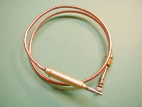 Thermocouple von Remeha, bestehend aus zwei Kupferdrähten, die zu einem Kabel verbunden sind. Die Enden sind für die Temperaturmessung ausgelegt.